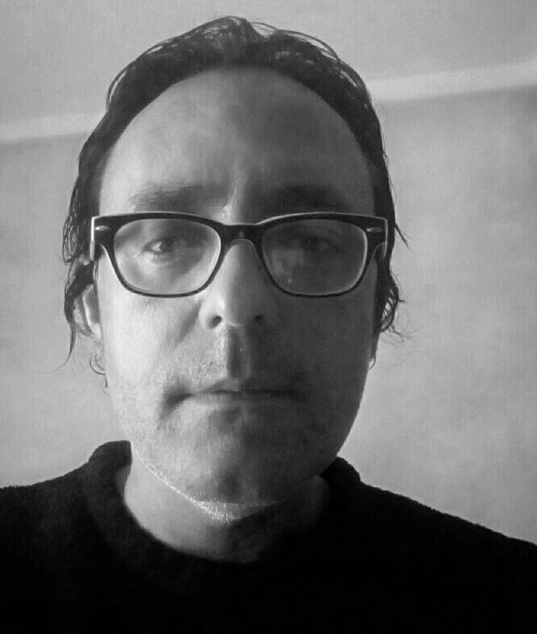 Kim jestem? - o autorze